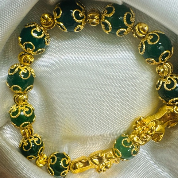 Green Jade Bracelet - Picture 8 of 8